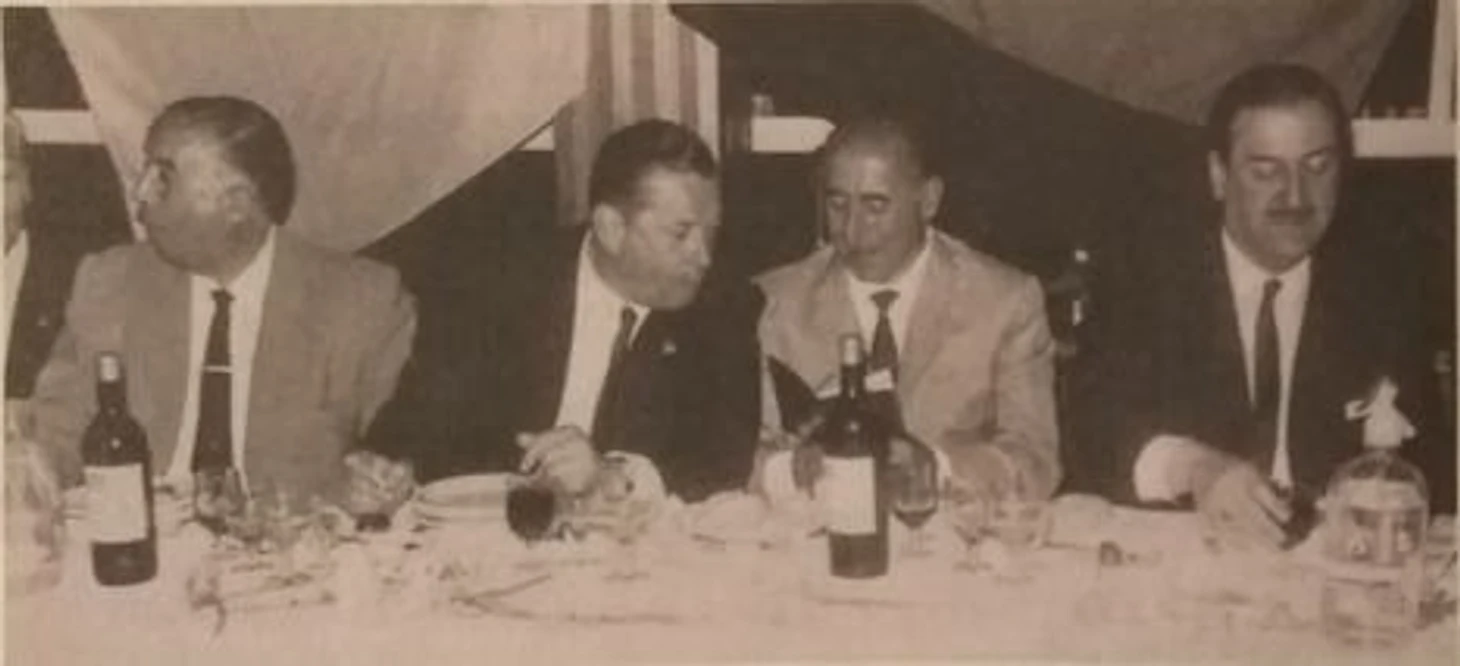 Банкет в честь окончания сезона 18 июня 1966 года в ресторане &quout;Де Торрес&quout;. За президентским столом сидят Сеньорес Сарагоса, Торрес Герреро, Арамбау Оларан, Роис Коссио и Пардо де Сантилья