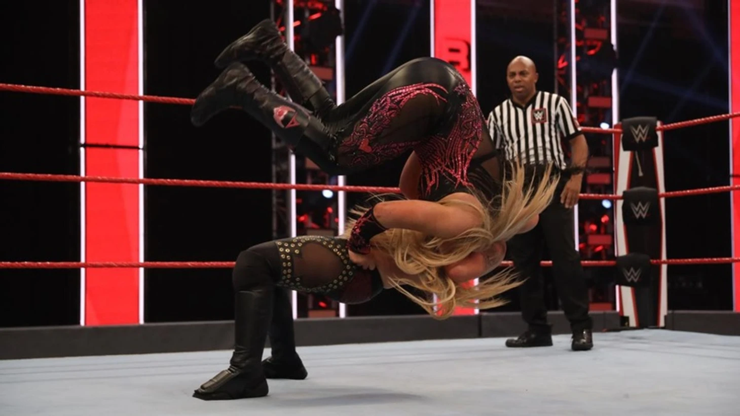 Обзор WWE Monday Night RAW 11.05.2020, изображение №32