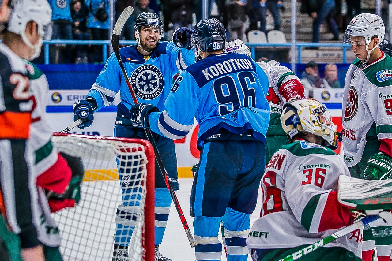 Еще один хет-трик в КХЛ: Романцев из «Сибири» остановил «Ак Барс» и отправил кепки в детский дом