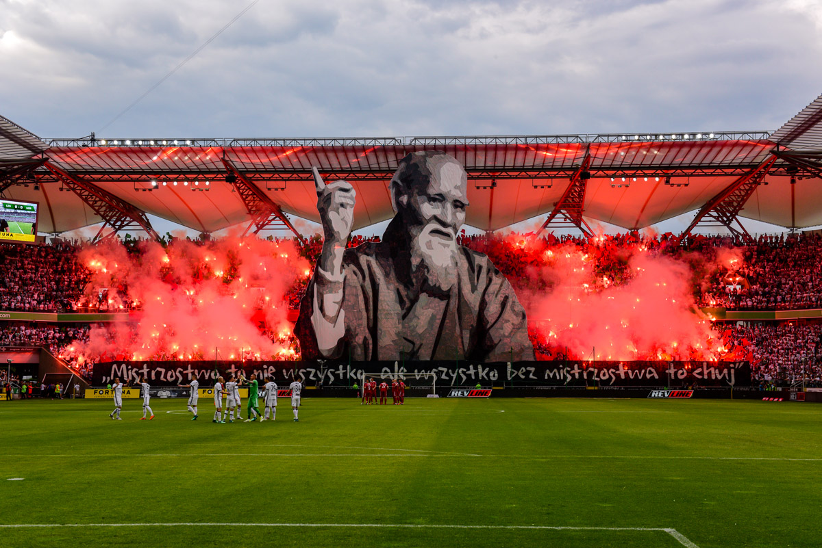 Представляем соперника: Legia Ultras. Часть 2: приход Черчесова и фанатский  заряд от президента Польши в раздевалке - 100% фанатский стиль! - Блоги  Sports.ru