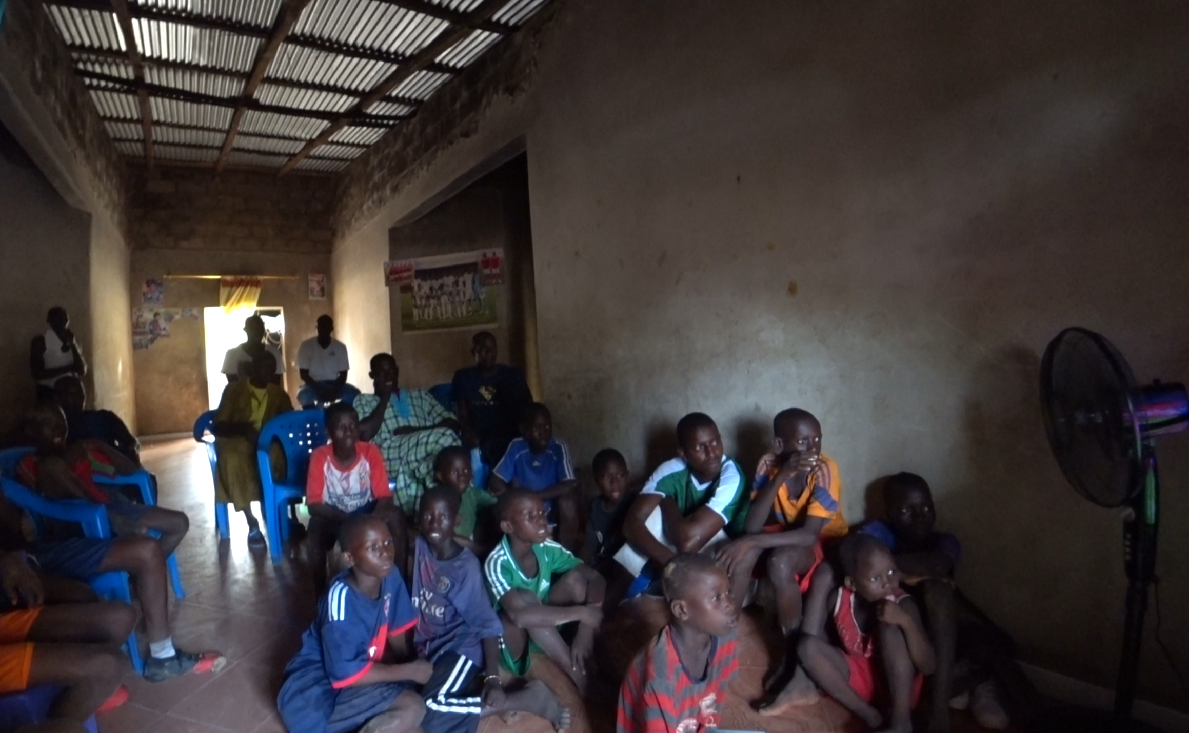 Наш блогер побывал в родной деревне Садьо Мане и посмотрел матч Сенегала с его родственниками