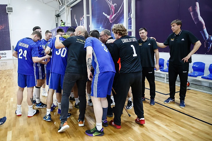 Оле, "Лукойл"! Директор "Виктора" Иван Фиев: "Даже не знаю, как мы продержались эти десять месяцев…", изображение №3