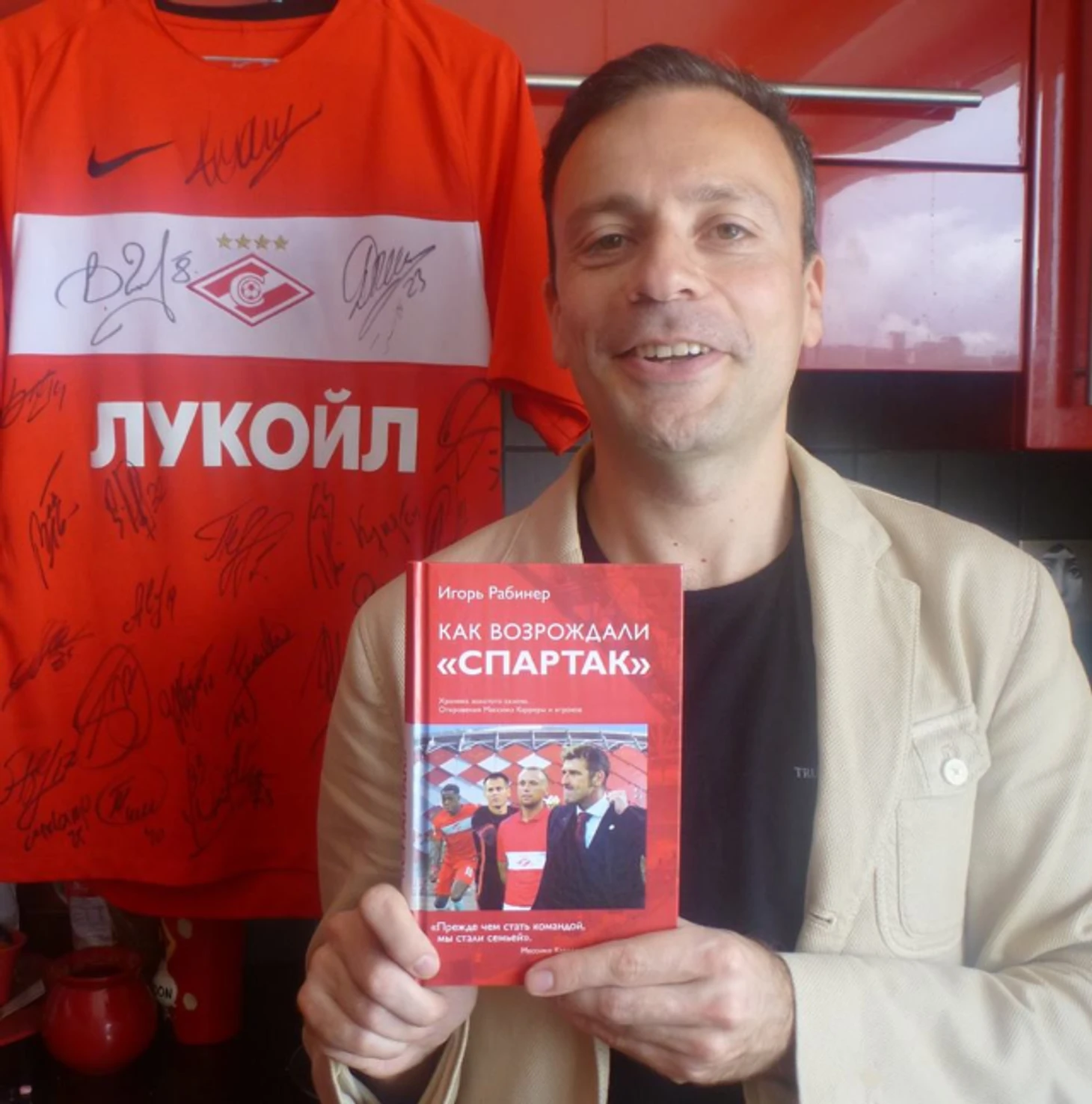 https://photobooth.cdn.sports.ru/preset/post/2/7c/dcaa8f0ce43fc8ad45707d819cf09.png