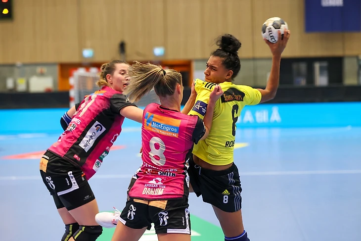 Delo Лига чемпионов. Голод Ангелы, сэйвы Тофт, дебют Бруны, вера в Рю и преображение звездных норвежек, изображение №1