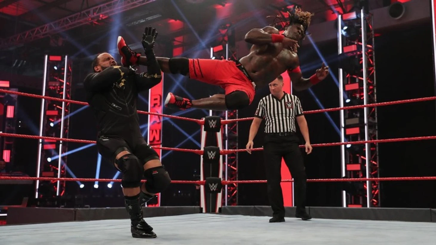 Обзор WWE Monday Night RAW 11.05.2020, изображение №21