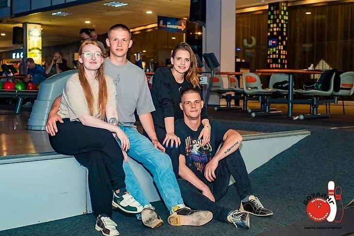 С невестой Анной Буровой, братом Никитой и его женой Дашей