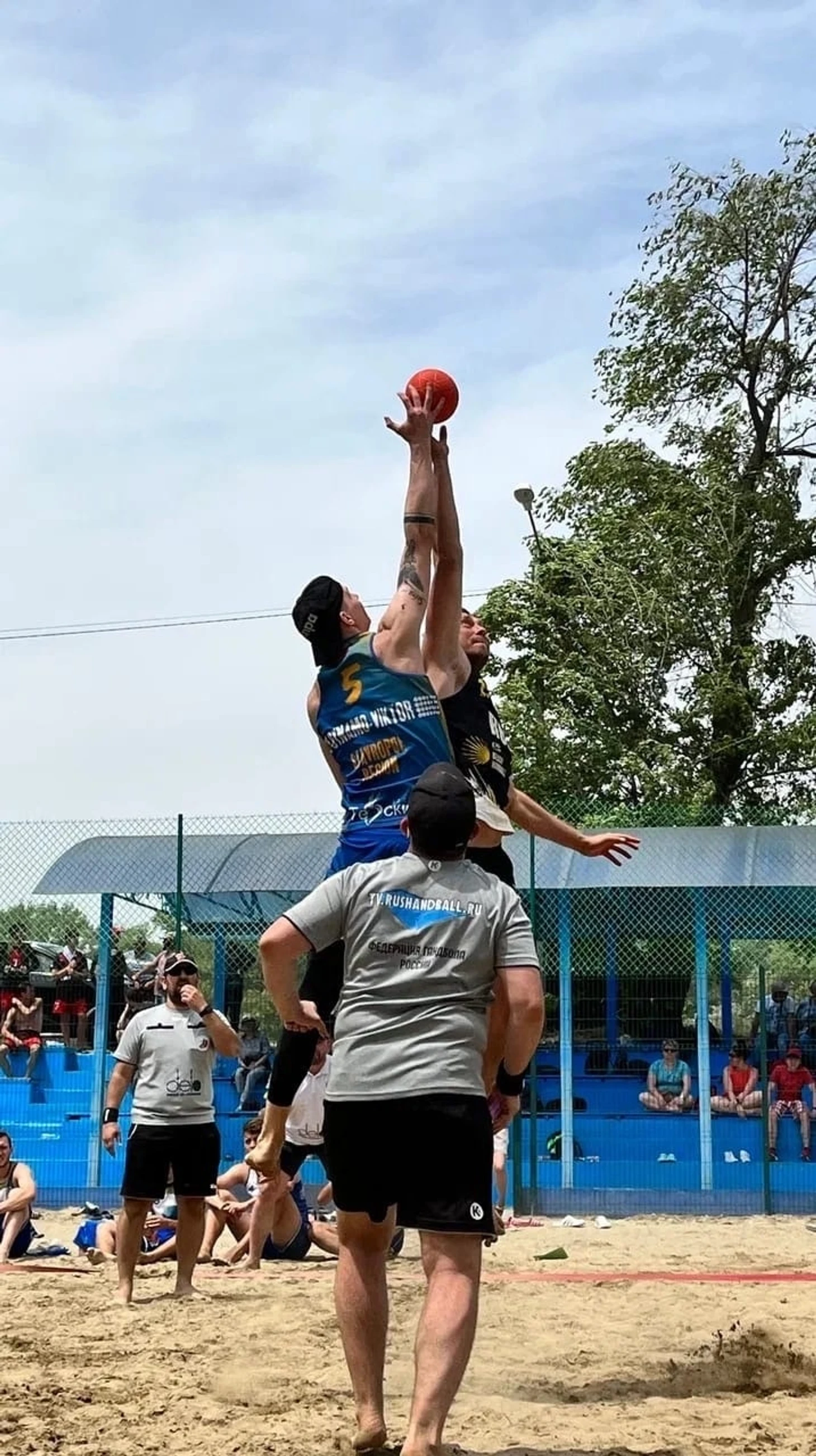 Все — на пляж! Очередь за медалями: "Виктор" — впереди, но конкуренты дышат в затылок, изображение №4