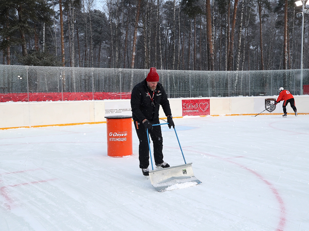 Авангард вышел. Avangard Hockey Challenge фото.