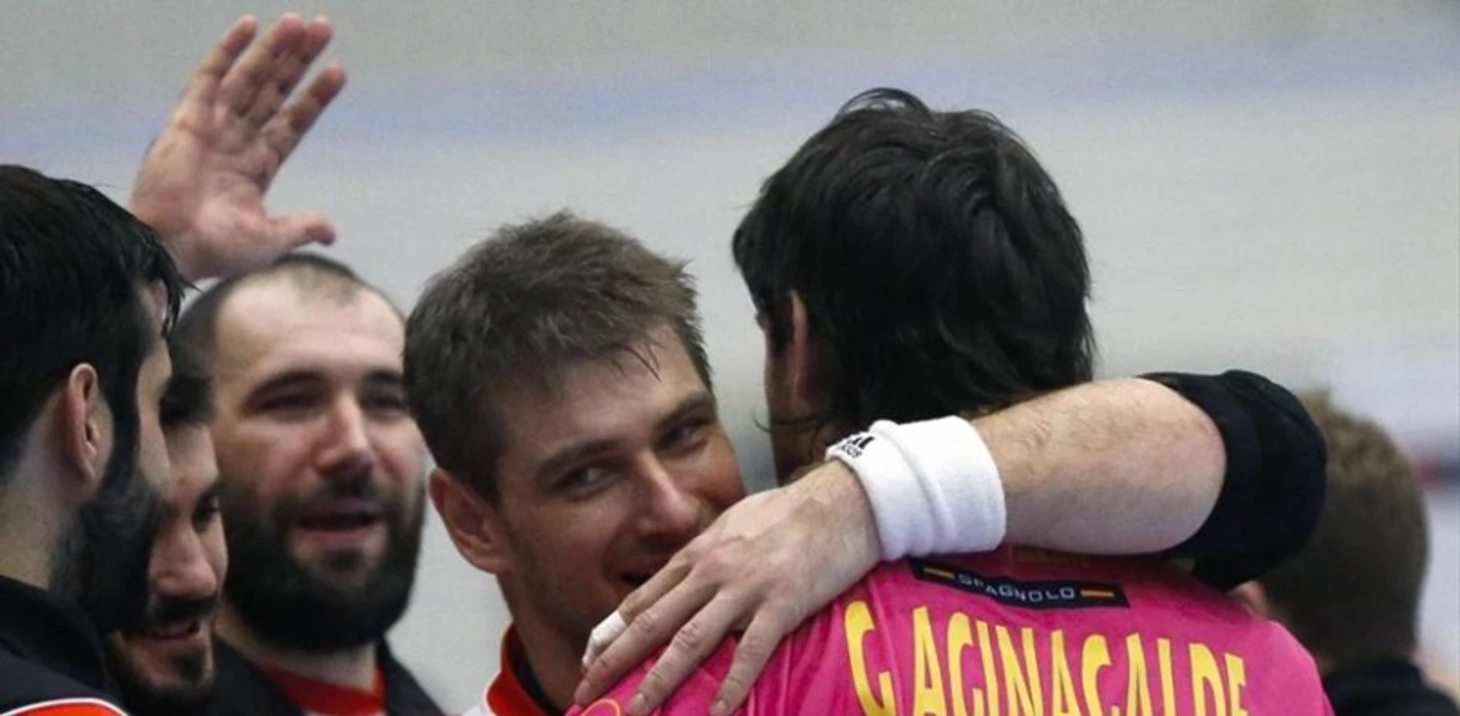 Испания. Свобода, неравенство, братство. Гуруц и Юлен Агинагальде: семейный подряд в "Бидасоа", изображение №4