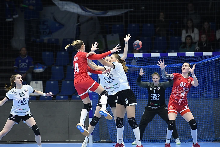 Olimpbet Суперлига. Мюнхаузеновский рецепт ничьей от "Лады" и потерянные после перерыва астраханки, изображение №2