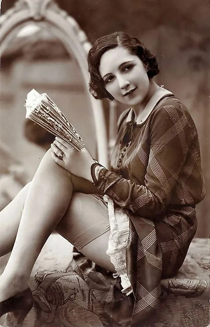 Women’s Beauty 100 Years Ago In Vintage Postcards