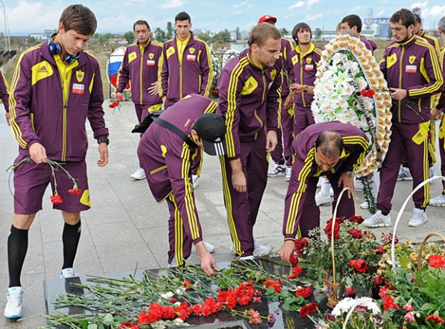 https://photobooth.cdn.sports.ru/preset/post/2/9e/41d32f6c048a082baa131fcdbe6b7.png