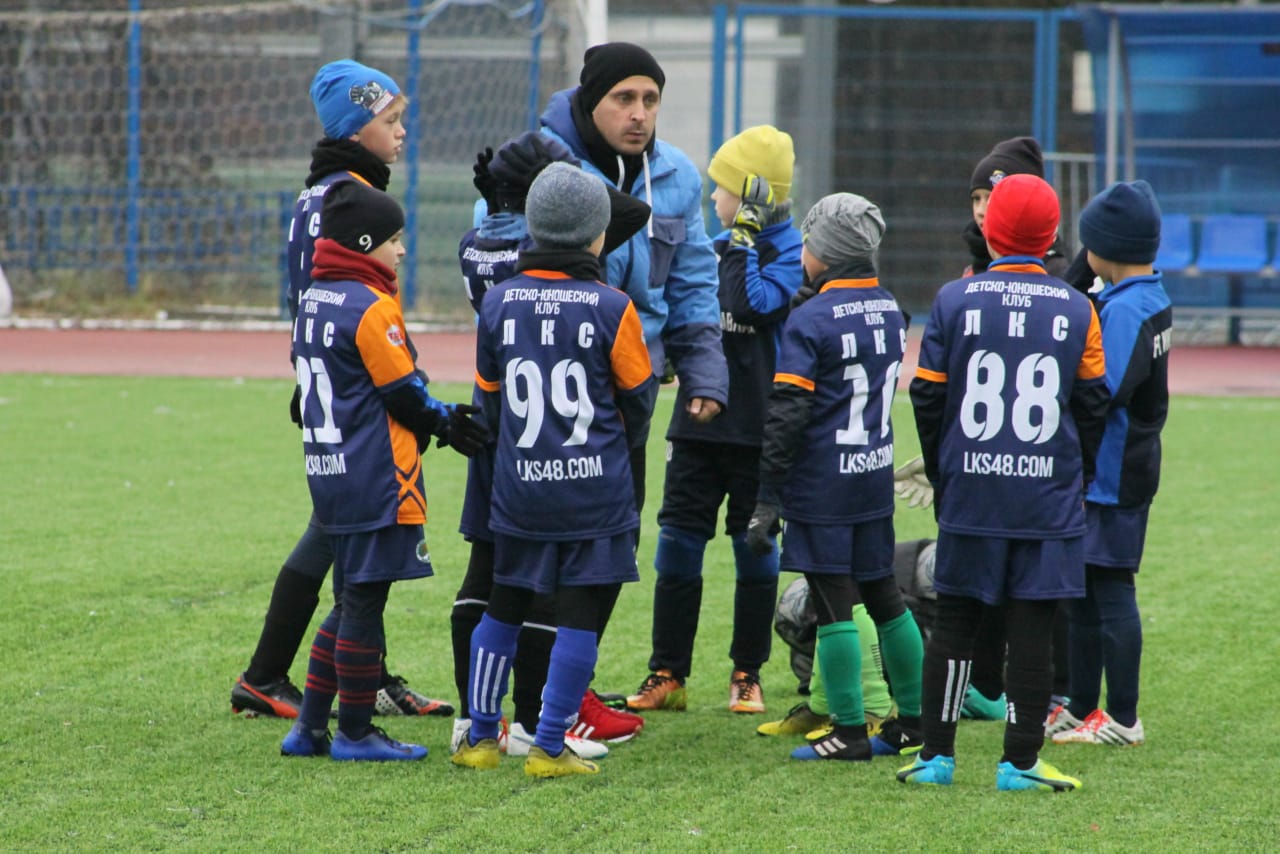 Футбольная экипировка: как выбрать обувь и защиту для игры в футбол, как одеваться на тренировки - Мини-футбольный клуб ЛКС - Блоги - Sports.ru