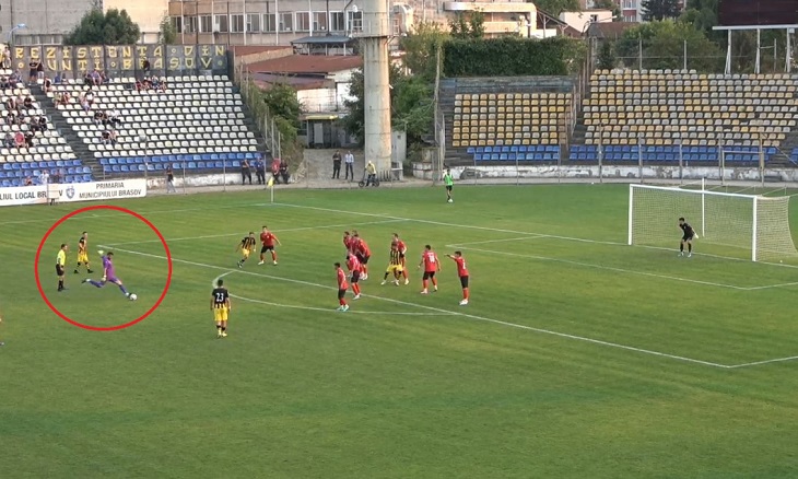 Румынский вратарь положил со штрафного: принес победу в важном дерби и отпраздновал с фанатами