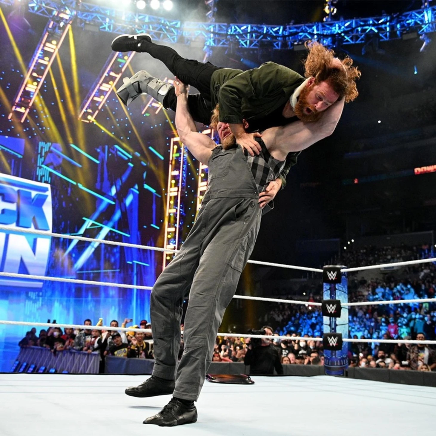 Обзор WWE Friday Night SmackDown 10.12.2021, изображение №2