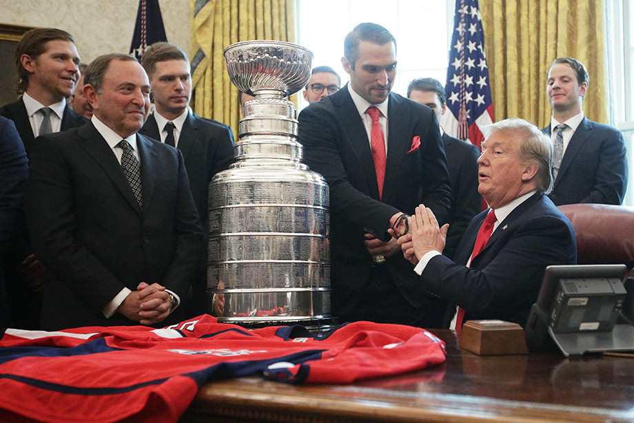 Трамп четыре раза рассмешил российских хоккеистов на встрече в Белом доме