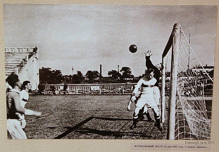 Фрагмент матча в Ленинграде 31 мая 1942