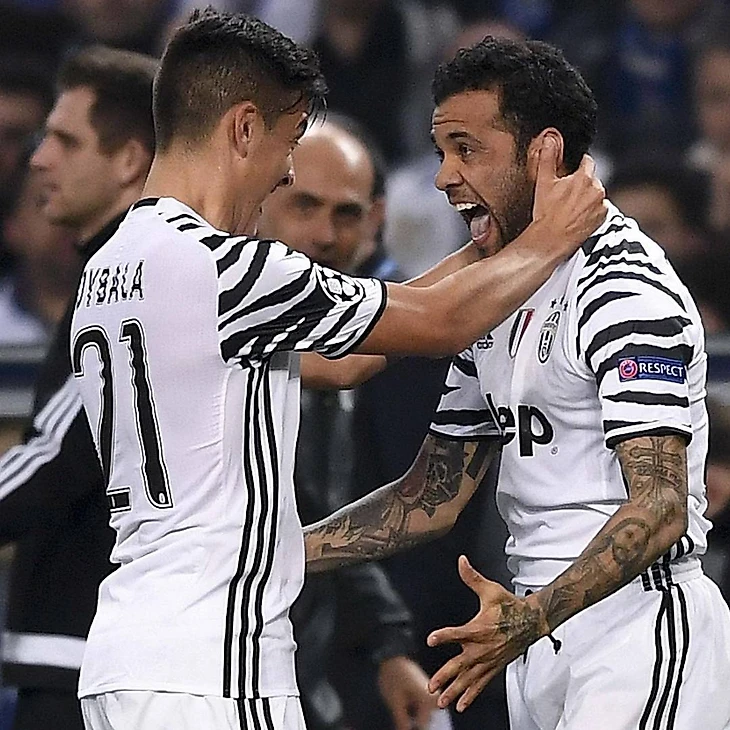 dybala_alves.jpg