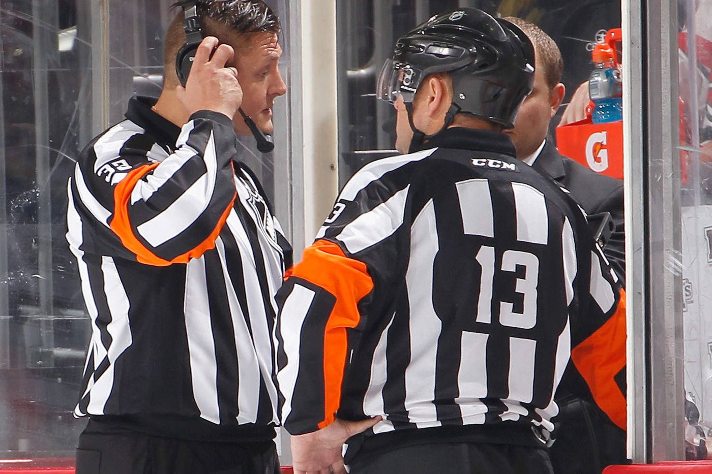 Аналог ВАР в хоккее работает больше 30 лет. Скандалы случаются, но намного реже, чем в футболе