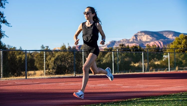 Тренируйтесь медленно, чтобы бегать быстро. Занимательная статистика медалистки Токио-2020 в марафоне