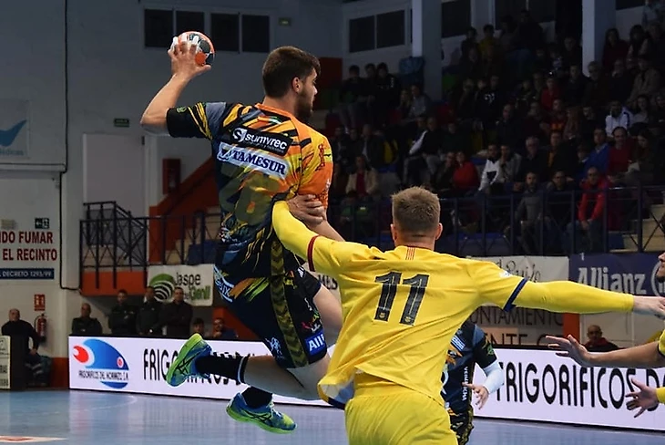 Руслан Дашко: "С лета на каждой тренировке был футбол. Месяц назад узнал, что играли на деньги", изображение №5