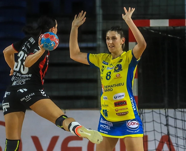 Звонок звезде. Чамила Мичиевич из Меца: "Ростов" — сильный соперник. Мне нравится, как он играет", изображение №3