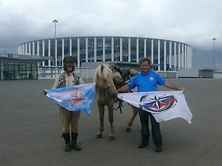 Флаг Международной гильдии конных путешественников снова в России