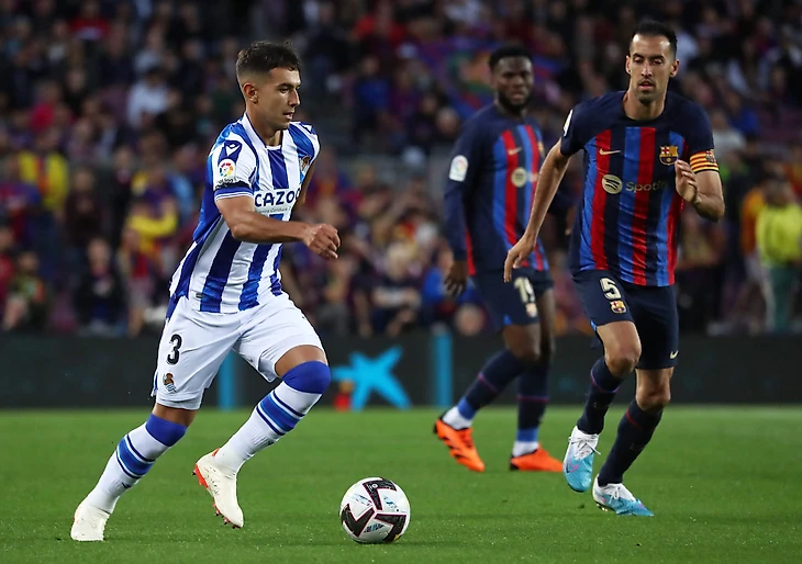 Martin Zubimendi passes Barcelona test – could he replace Sergio Busquets  at Camp Nou? – The Athletic