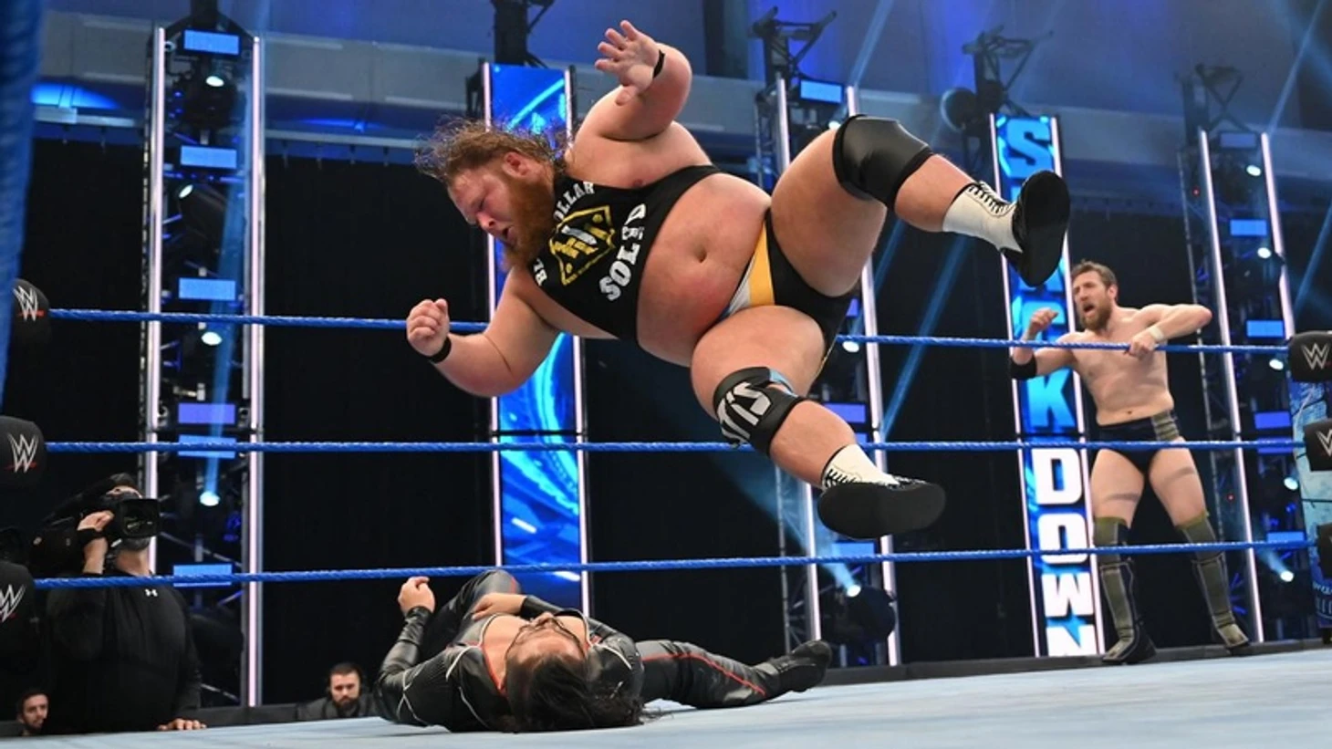 Обзор WWE Friday Night Smackdown 08.05.2020, изображение №15