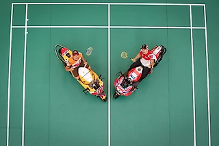 Лоренсо vs Маркес. Ducati vs Honda. Гонщики сыграли в бадминтон