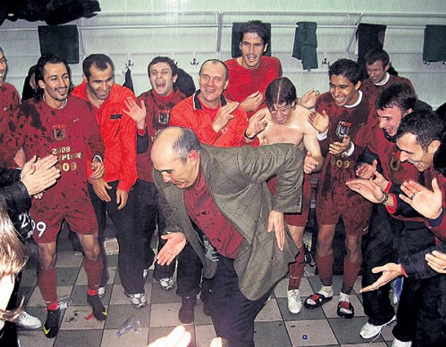 https://photobooth.cdn.sports.ru/preset/post/3/15/782a383eb490587e81aa4bdf598cb.png