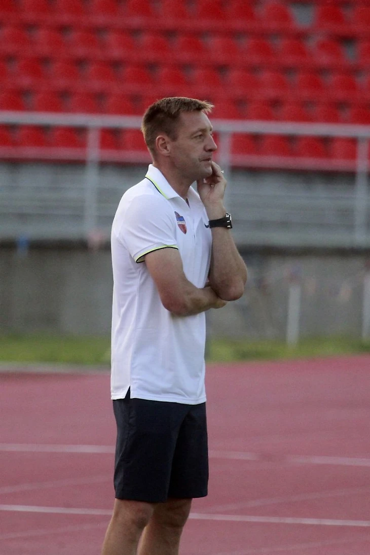 Главный тренер &quout;Енисея&quout; Андрей Тихонов