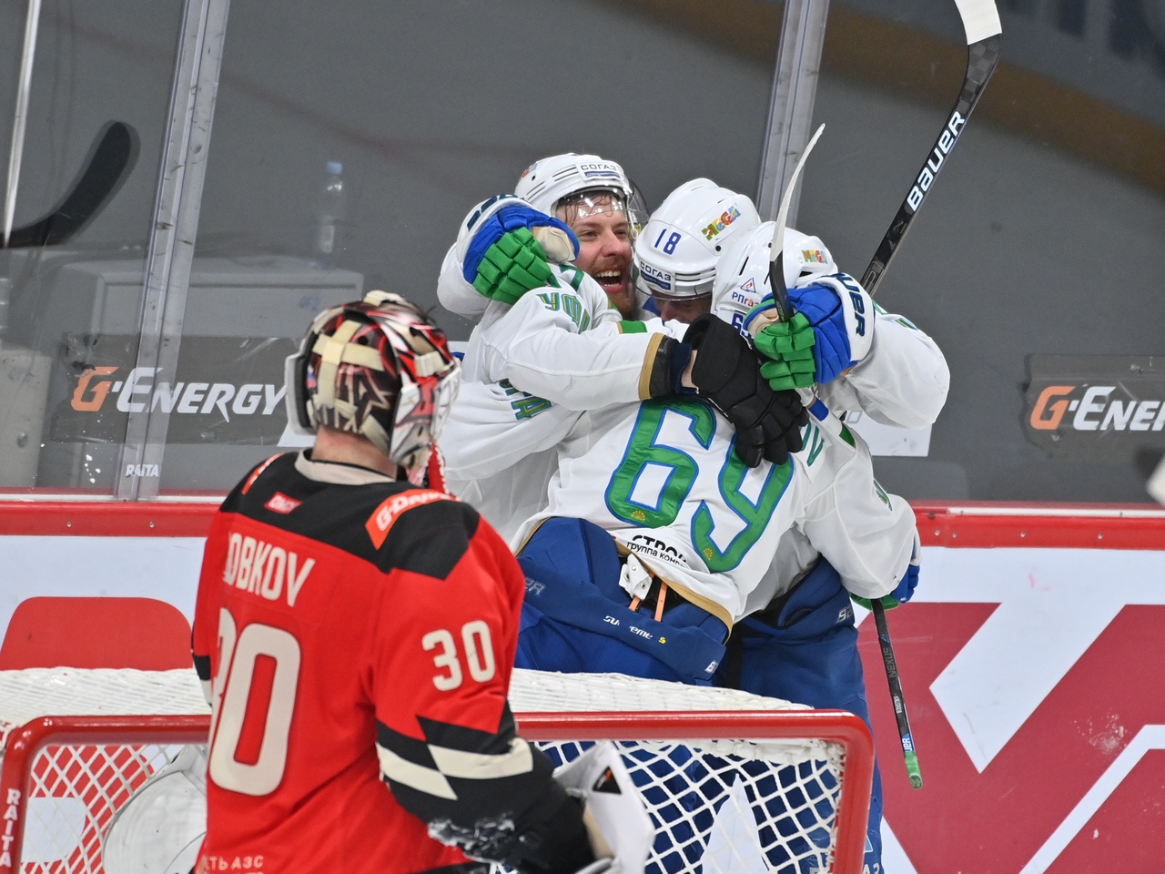 Чудесный камбэк «Салавата»: спаслись за 6 секунд до 0-2 в серии, забили с нулевого угла в овертайме
