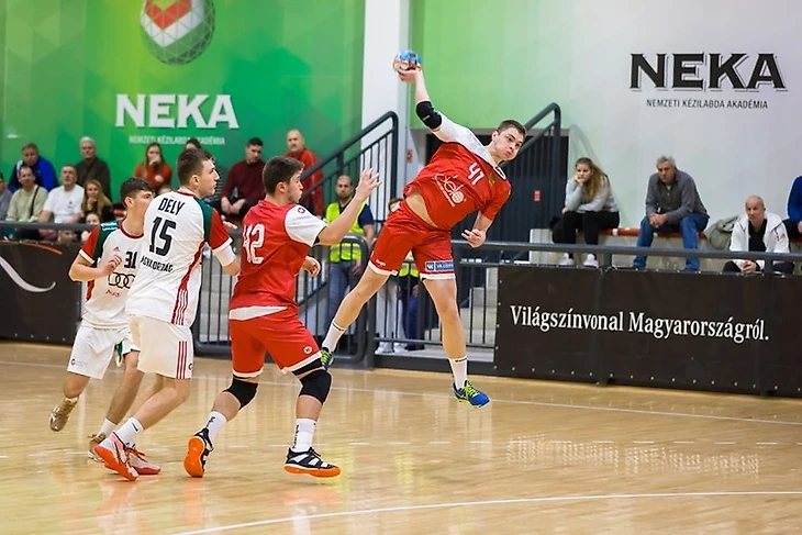 "Молодежка" Валентина Бузмакова. "Парни хотели приехать в больницу. Я отговорил — работа важнее", изображение №4