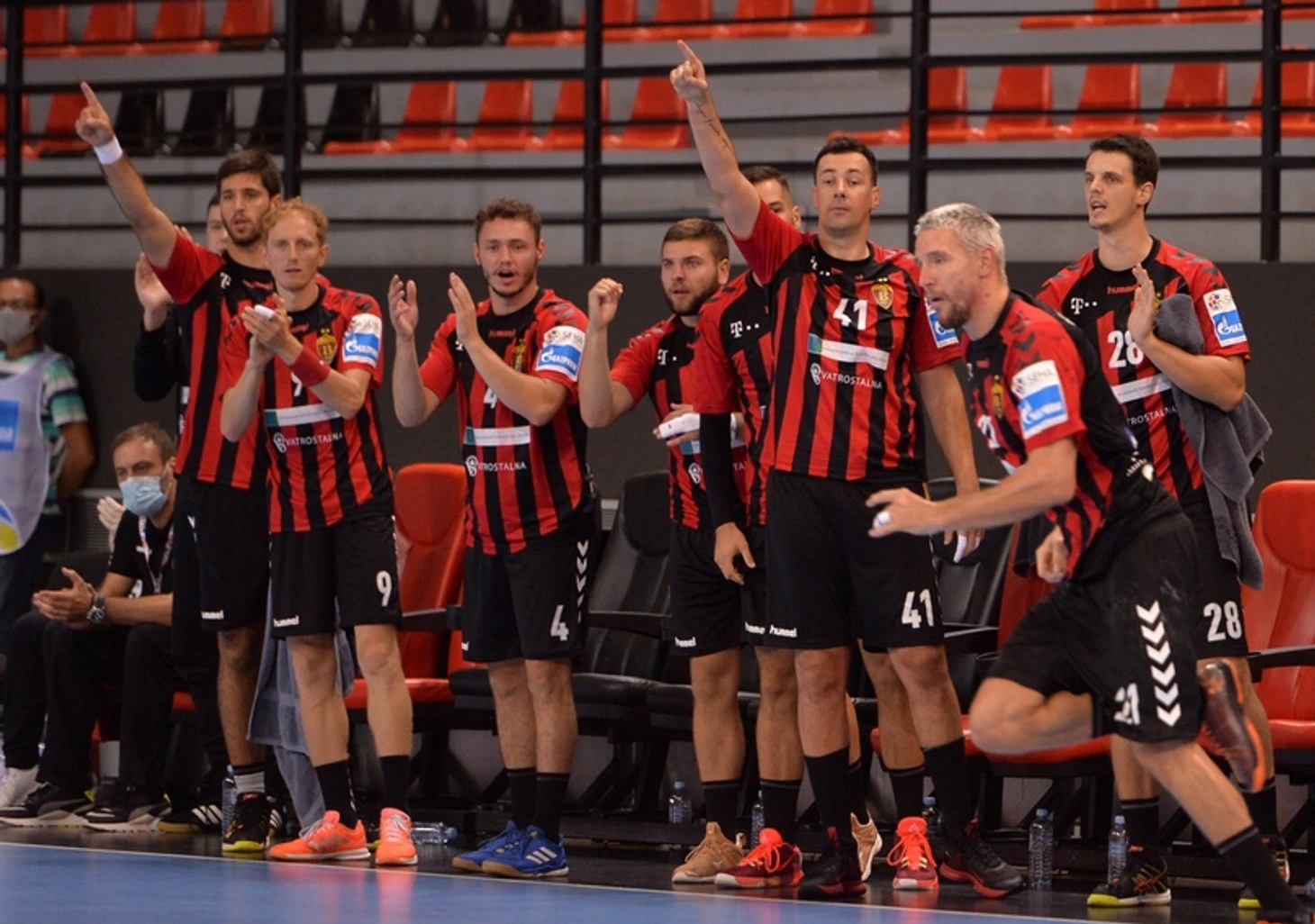 СЕХА-лига. Тренируйте броски по пустым! "Вардар" в "финале четырех" лишь по правилу выездного гола, изображение №2