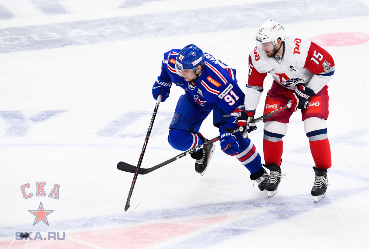 Козун жестоко въехал в игрока СКА. Получил травму и прибил свою команду