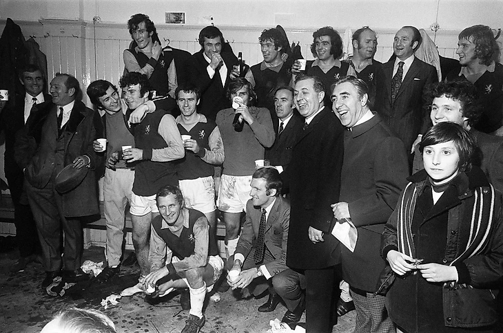 23 декабря 1970 года. Астон Вилла празднует победу в ответной полуфинальной встрече Кубка Лиги против МЮ