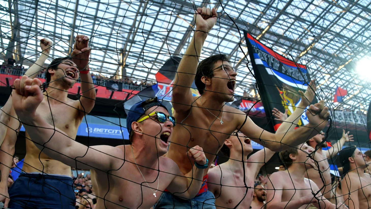 Фанаты ЦСКА по дороге в Белград подрались с венграми