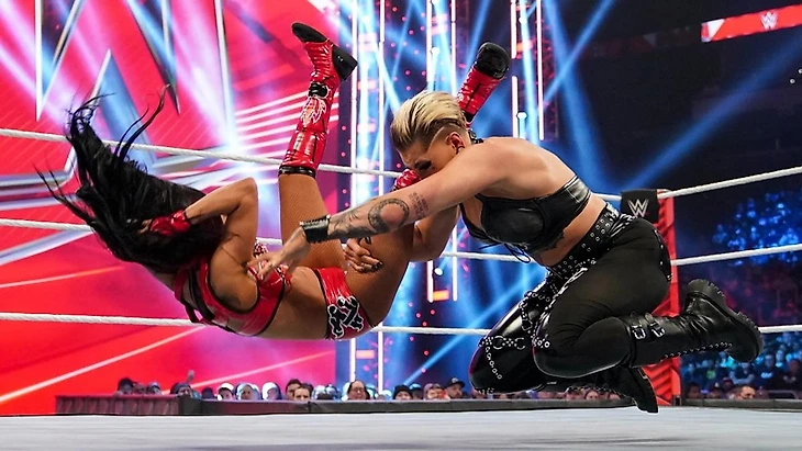 Обзор WWE Monday Night RAW 20.12.2021, изображение №23