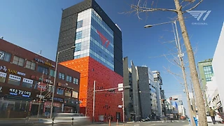 Шикарная десятиэтажная база T1, в которой есть всё, что нужно киберспортсмену!