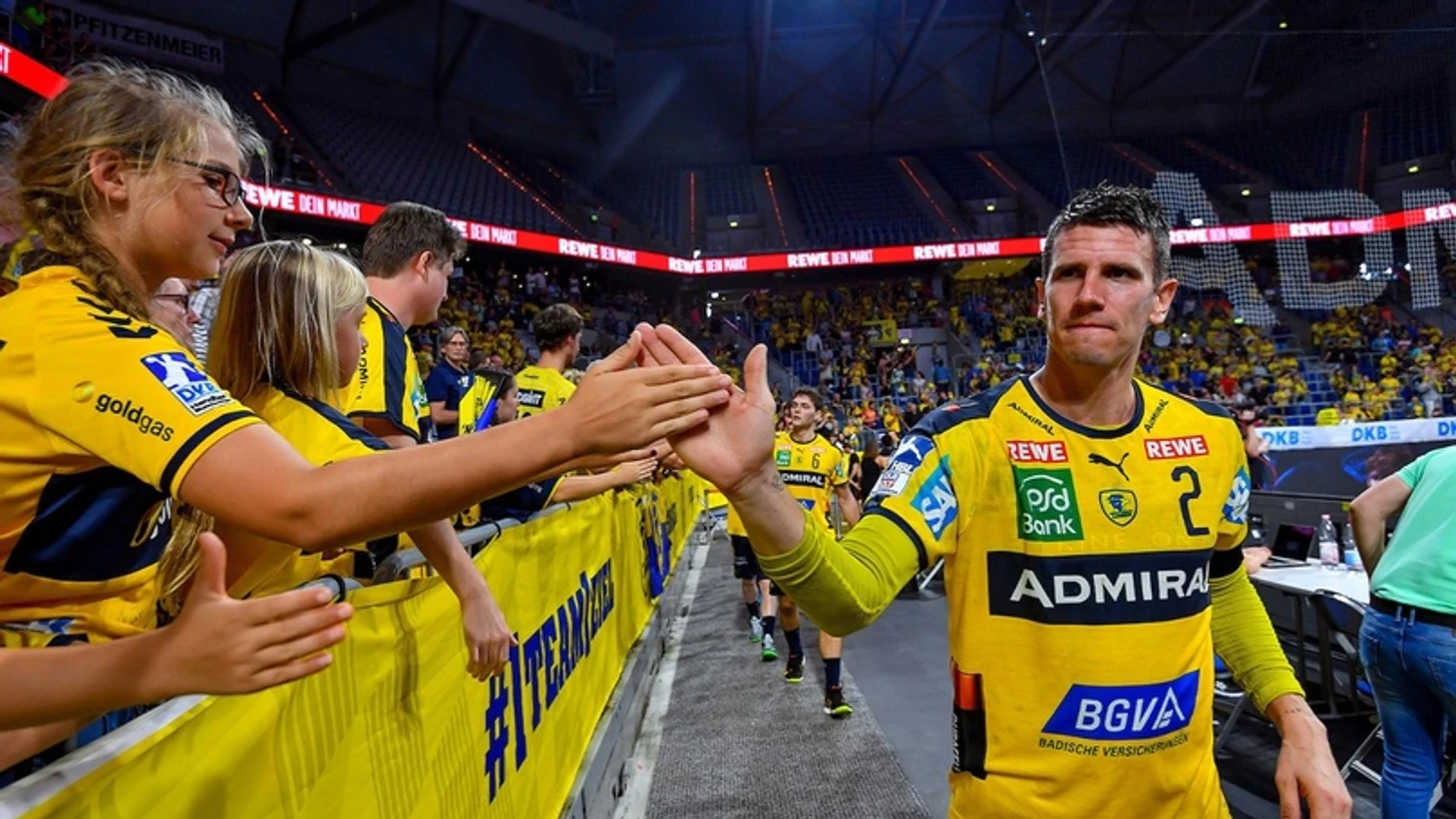 Звонок звезде. Анди Шмид: "Иногда мне нужны картофель фри и бургер. Это то, что поднимает настроение", изображение №4