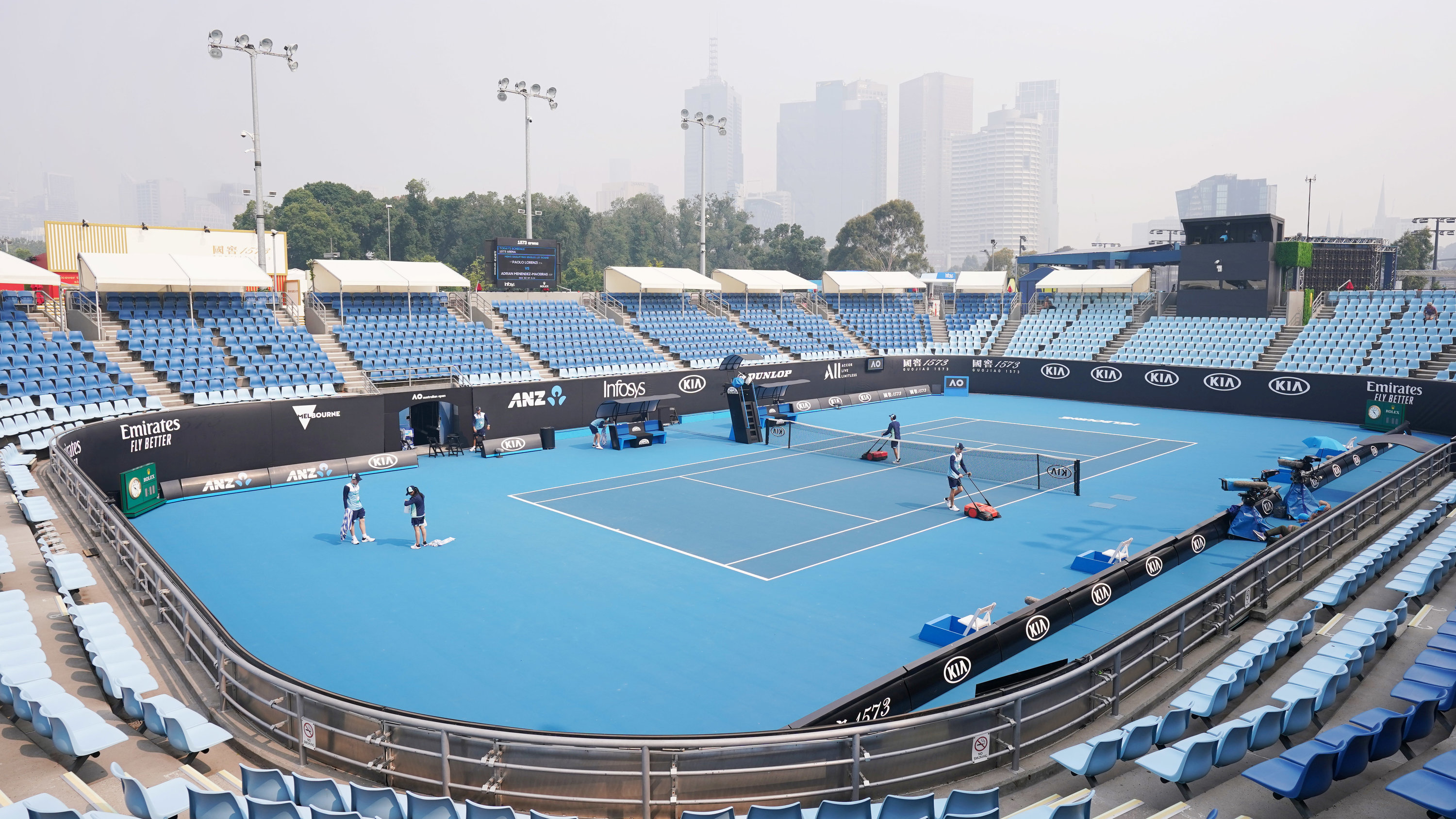 Один из основных партнеров Australian Open – производитель китайской водки.  А раньше турнир рекламировал Marlboro - Теннисная история - Блоги Sports.ru