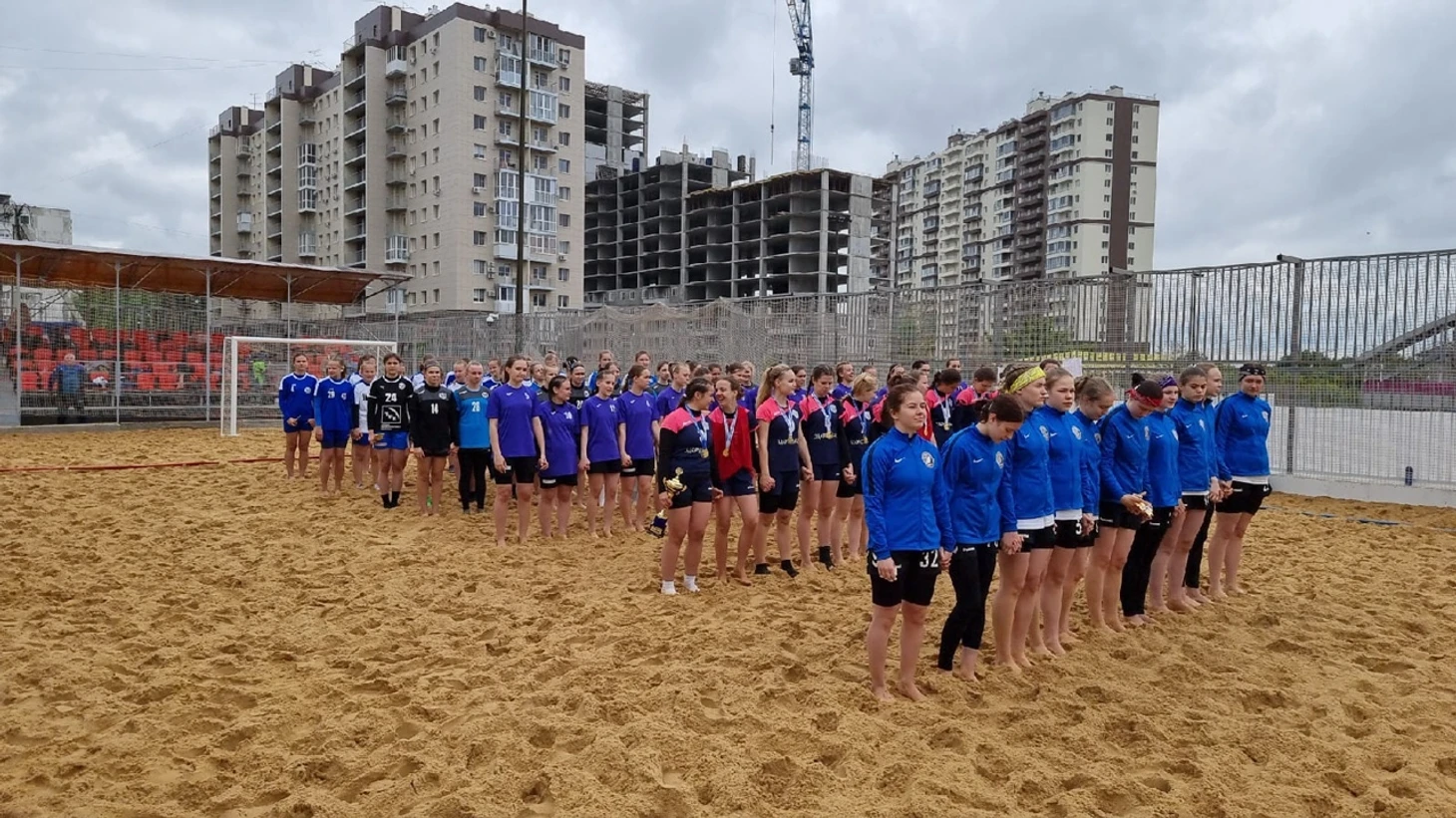 Пляжный гандбол. Девушки-2005/06. Ученица против учительницы, Краснодарский край даёт бой Волгограду, изображение №1