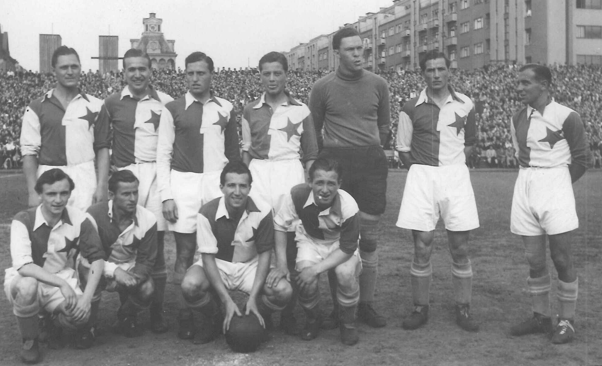 В 1948-м коммунисты хотели уничтожить «Славию», а вместо стадиона ставили памятник Сталину