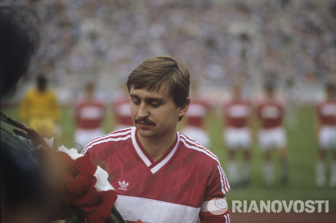 Союз-1989-19. Протасова увозит с поля «скорая помощь», Алейников в «Юве», минский разгром «Днепра»
