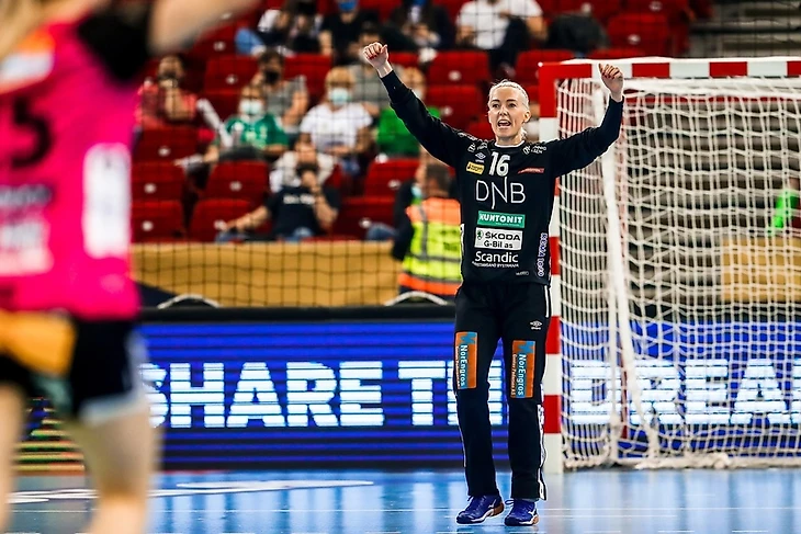 Лига чемпионов. "О скалы грозные дробятся с ревом волны". Песня варяжских гостий звучна в Будапеште, изображение №3