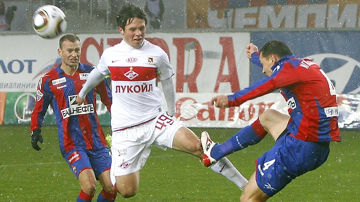 Александр КОЗЛОВ (в центре). Фото Татьяна ДОРОГУТИНА