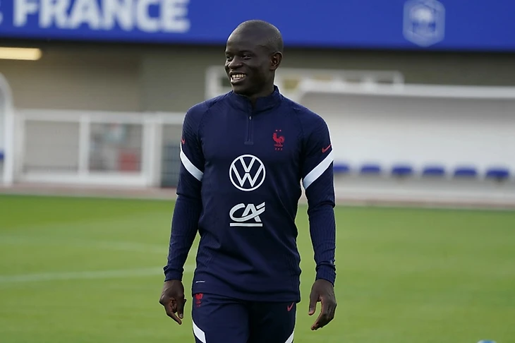 «Не знаю, как говорить о себе». Скромник Канте — о хобби, регби и футболе, изображение №1