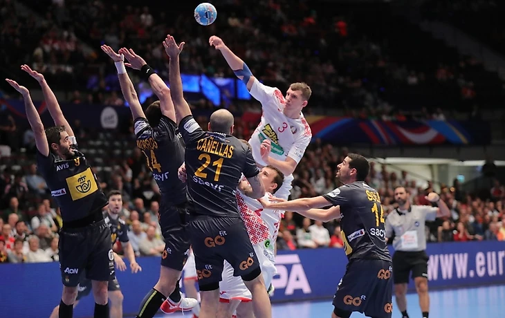 ЧЕ-2020. Белорусы разбиты испанцами. Быть дерзким бывает опасно, изображение №3