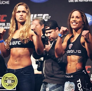 Первая легальная женская схватка в UFC: Ронда Роузи и Лиз Кармуш